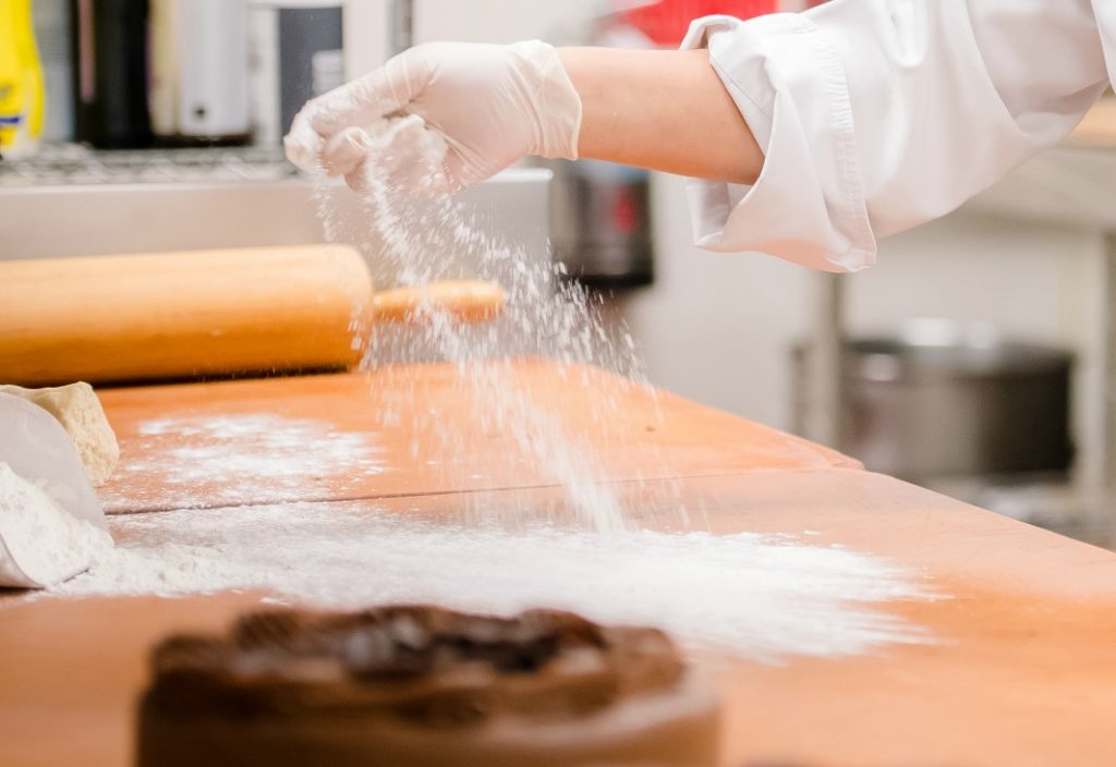 baker-with-flour