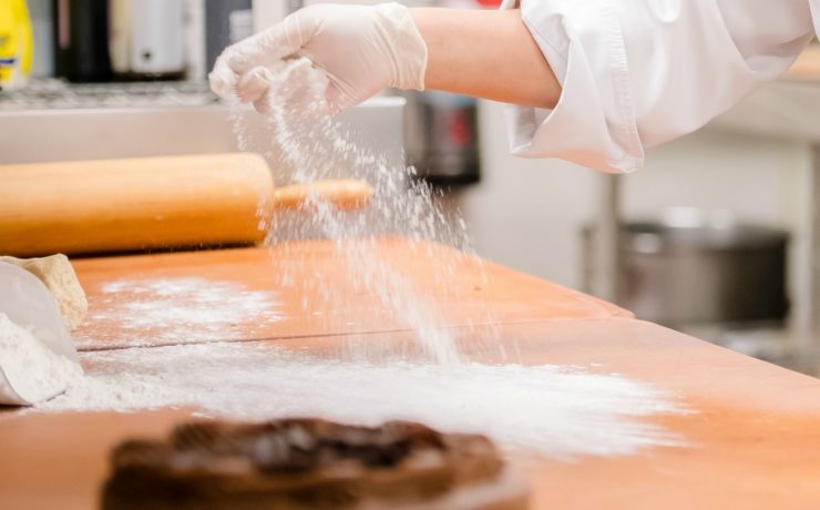 baker-with-flour